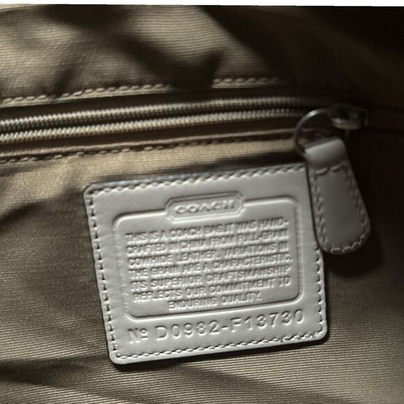 Coach Soho Cream Pebbled Leather Hobo Shoulder Bag Medium Crescent Zip 2009 - Picture 8 of 9